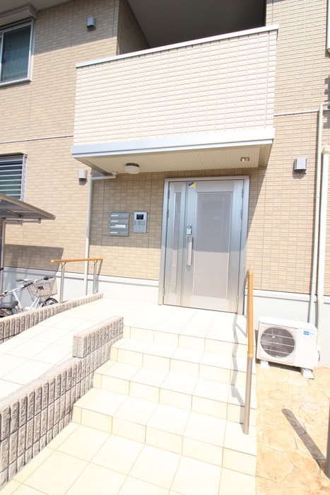 エントランス部分 グランドゥ－ル畷