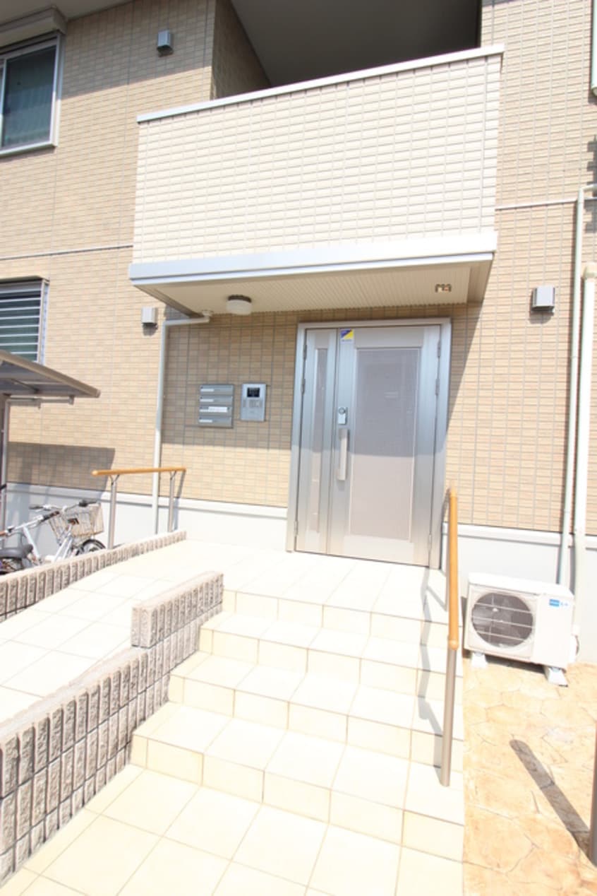 エントランス部分 グランドゥ－ル畷