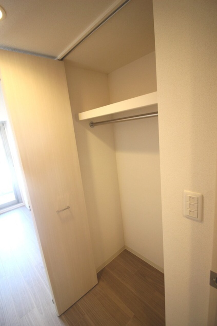 収納 ﾌﾟﾚｻﾝｽ新大阪ｽﾄﾘｰﾑ(406)