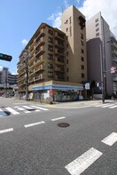 コンビニ(コンビニ)まで900m Ｙｓコート杭全