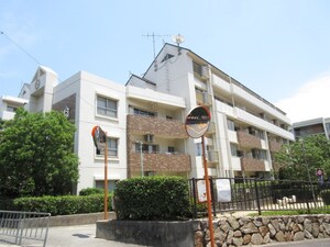 エステ南千里B棟（402）