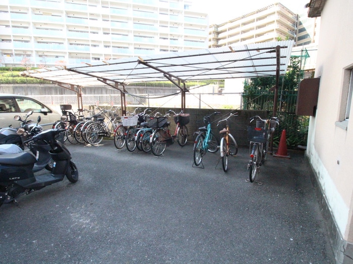 駐輪場 千里ローレルハイツ