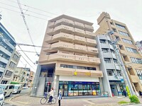 West Ground Avenue六角