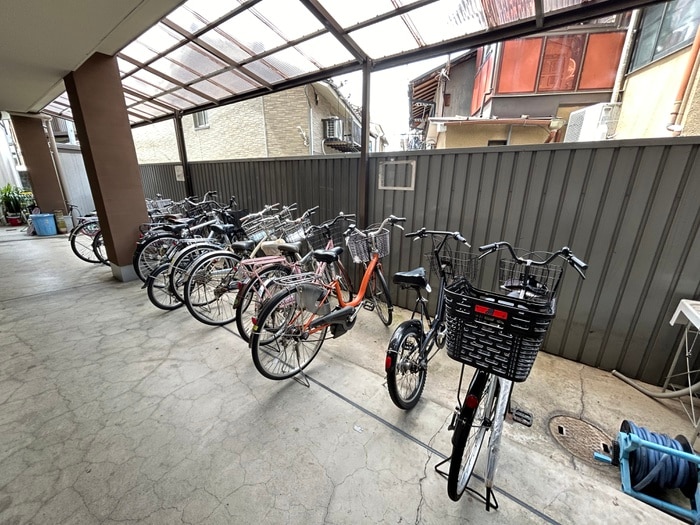 駐輪場 Ｆｏｕｒ　Ｓｅｖｅｎ八条口