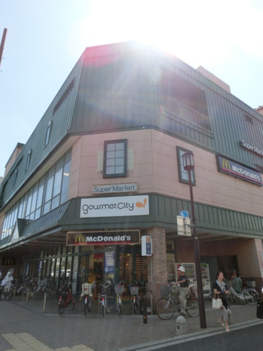 グルメシティ東寺店(スーパー)まで650m Ｆｏｕｒ　Ｓｅｖｅｎ八条口