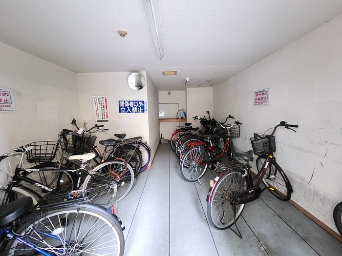 駐輪場 プチシャト－