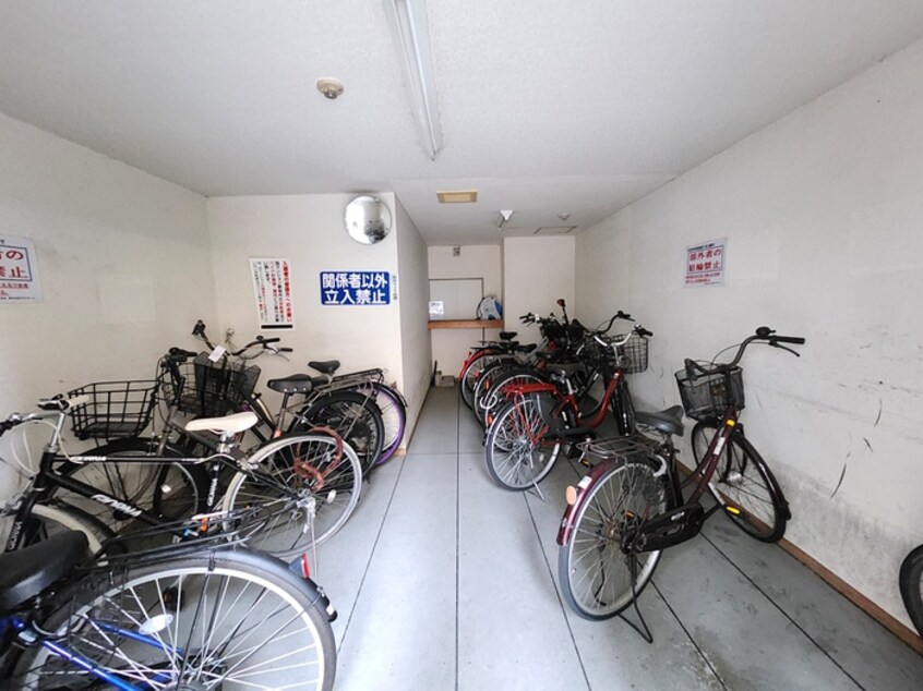 駐輪場 プチシャト－