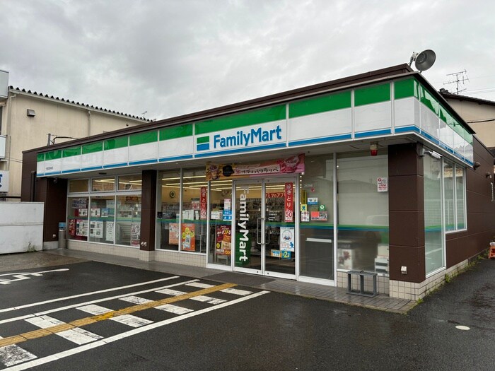ファミリーマート 今里彦林店(コンビニ)まで850m パレヴェ－ル