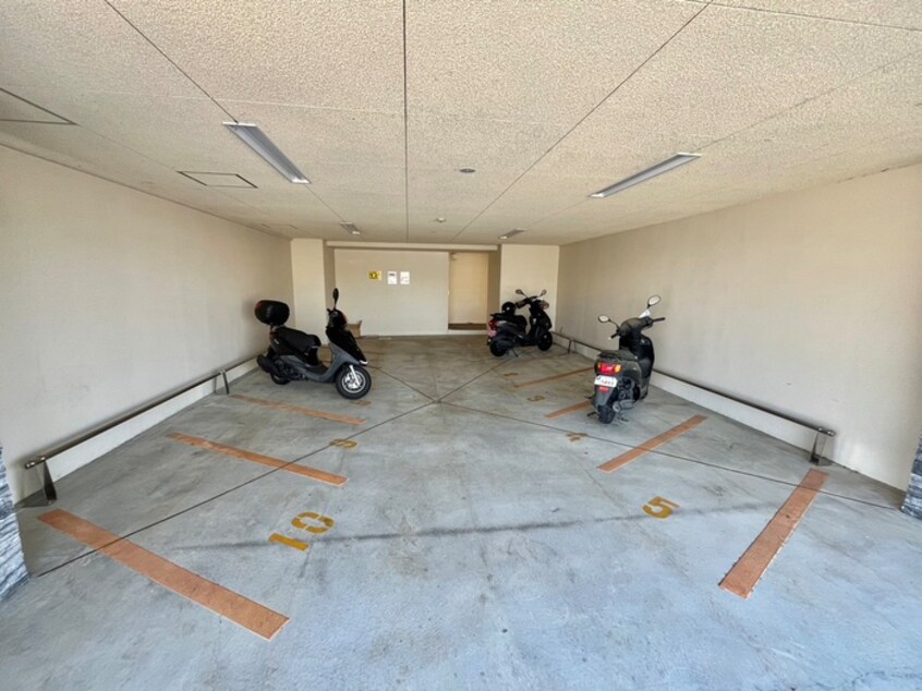 バイク置き場 ｸﾞﾗﾝﾚﾌﾞﾘ-桂川ｸﾞﾚｲｽﾚｼﾞﾃﾞﾝｽ