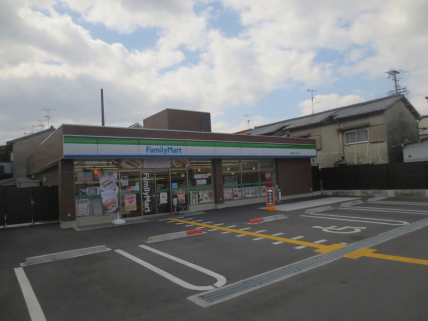 ファミリーマート　東大阪六万寺町店(コンビニ)まで1200m Precious