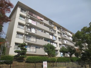 箕面如意谷住宅１５号棟（302）