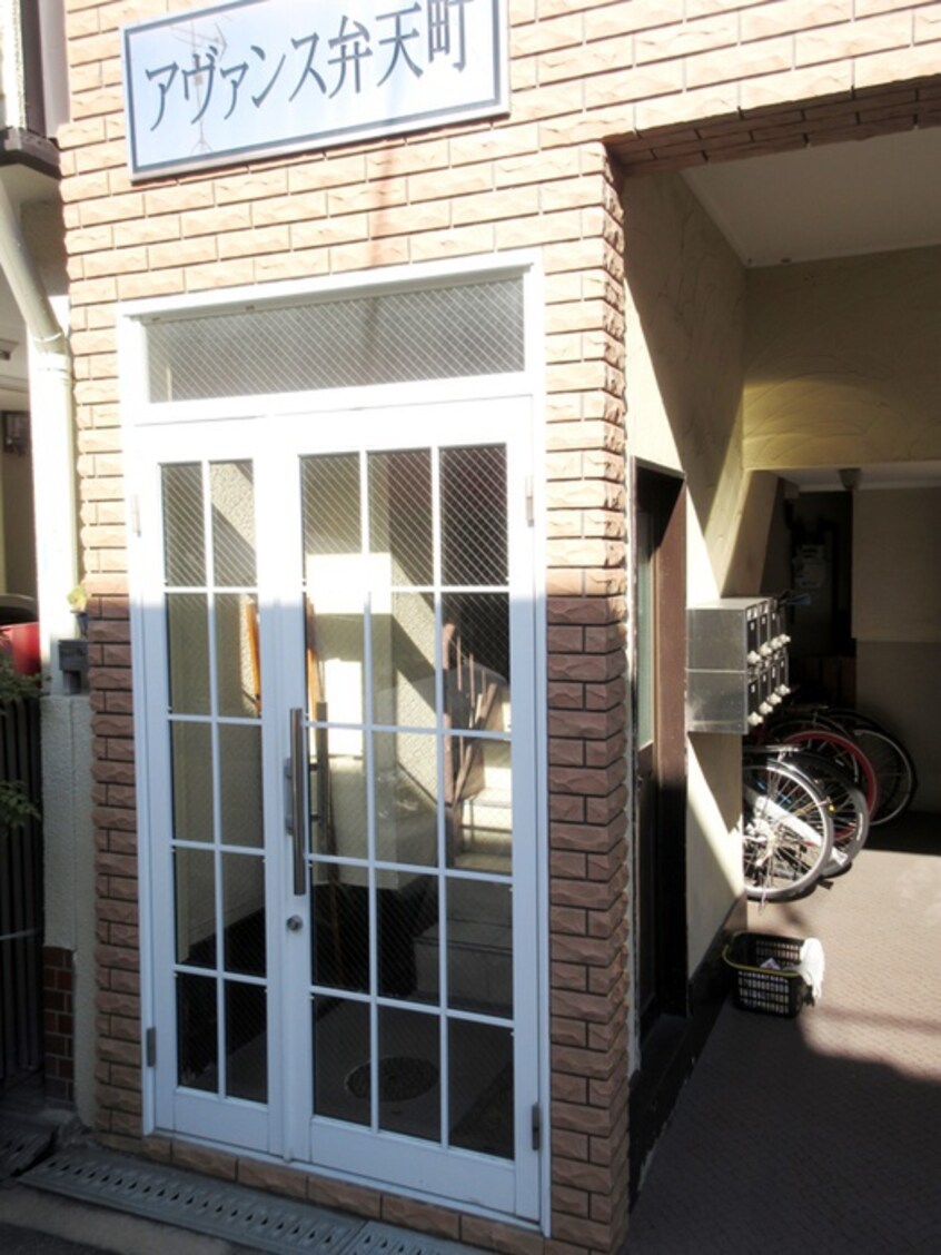 エントランス部分 アヴァンス弁天町