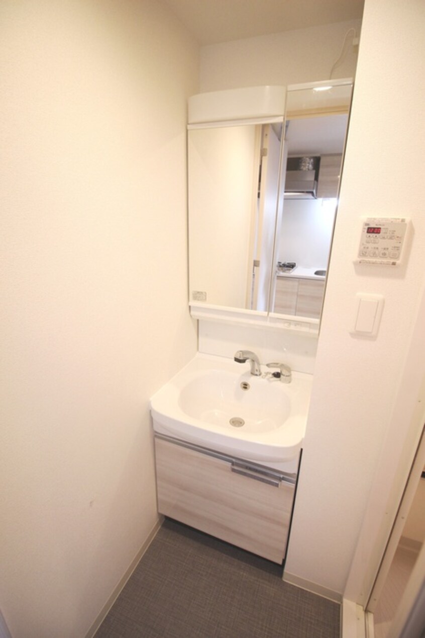 洗面 ﾌﾟﾚｻﾝｽ新大阪ｽﾄﾘｰﾑ(1001)