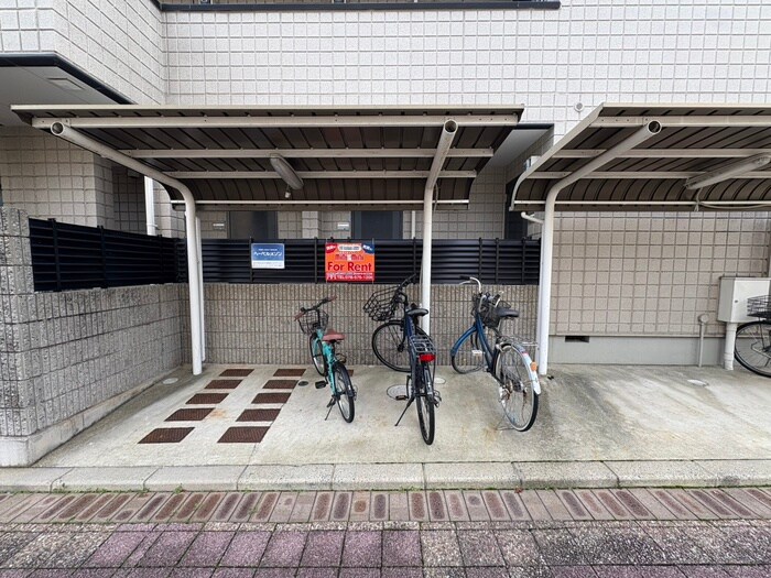 駐輪場 アルブル