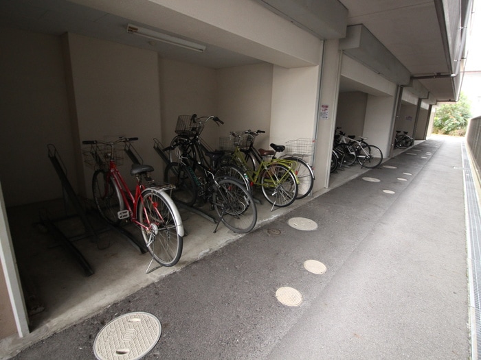 駐輪場 ＲＯＯＭＳ　Ｏoｊｉ