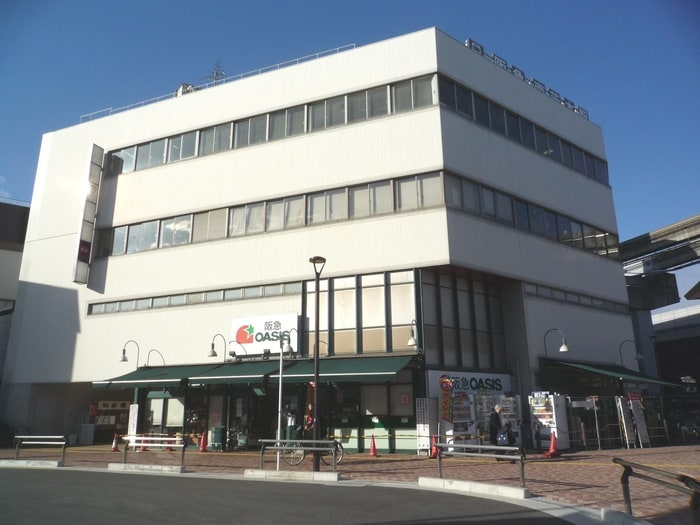 阪急オアシス(スーパー)まで240m パロス沢良宜