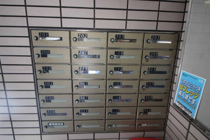 エントランス部分 ソアーヴェ三国ヶ丘