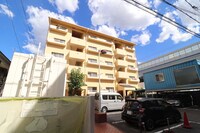 マノワール出屋敷駅前