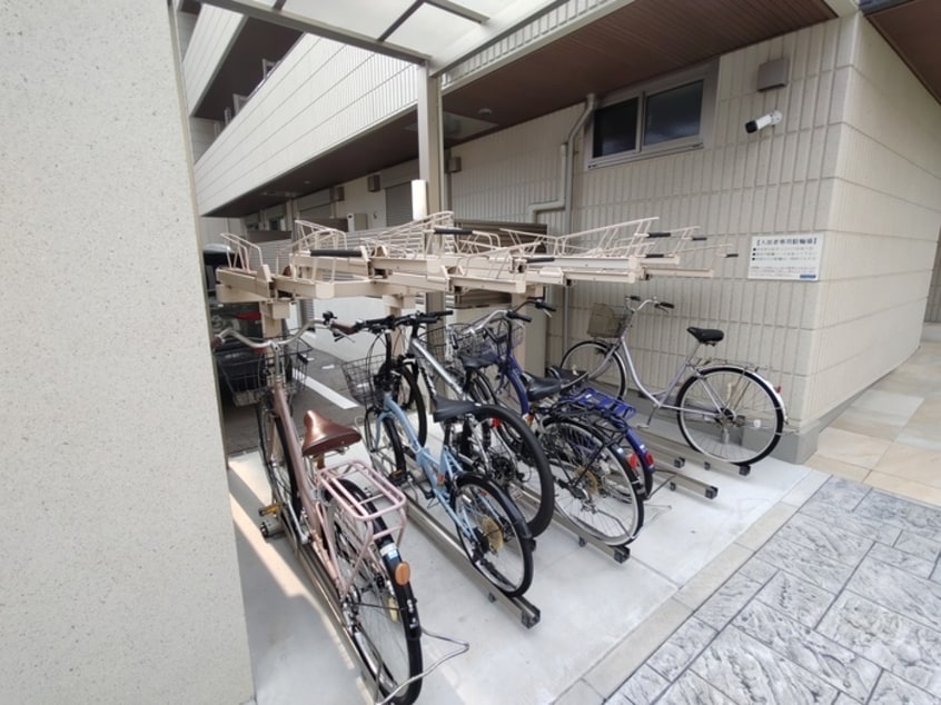 駐輪場 グロリア江坂