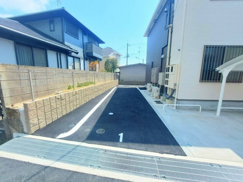 駐車場 アルバ西岡本