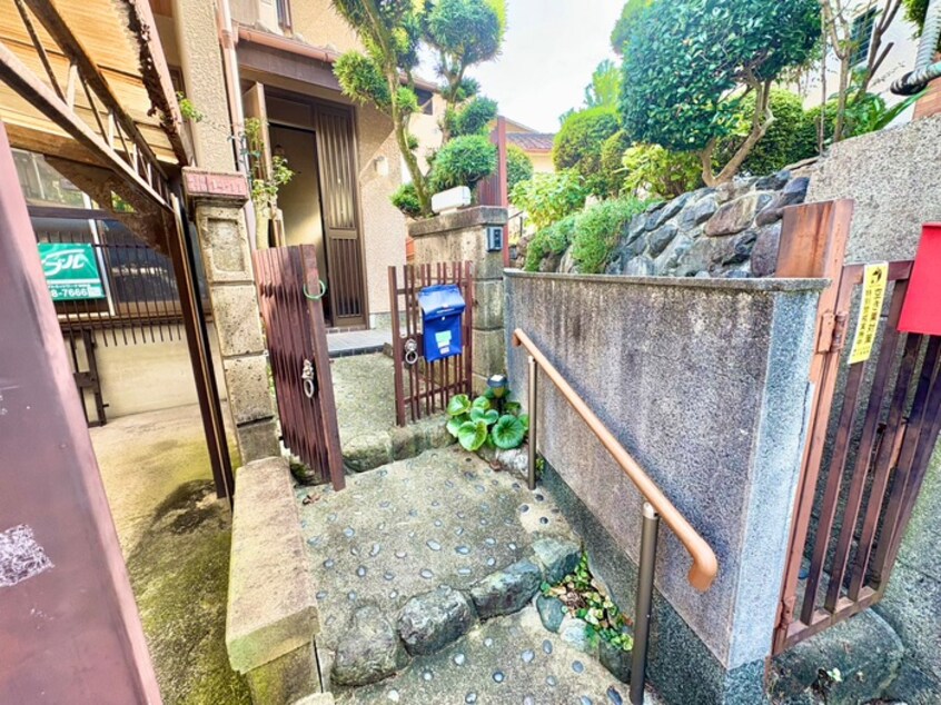 エントランス部分 岡本貸家