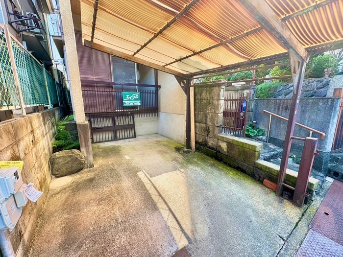 駐車場 岡本貸家