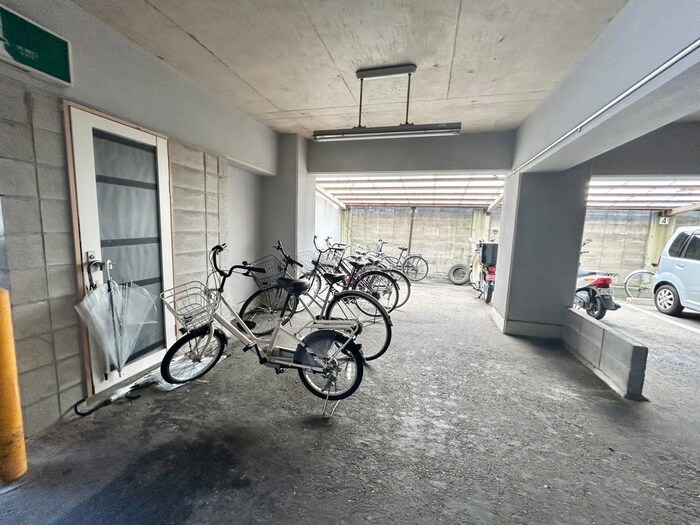 駐輪場 ラフィーネ東山