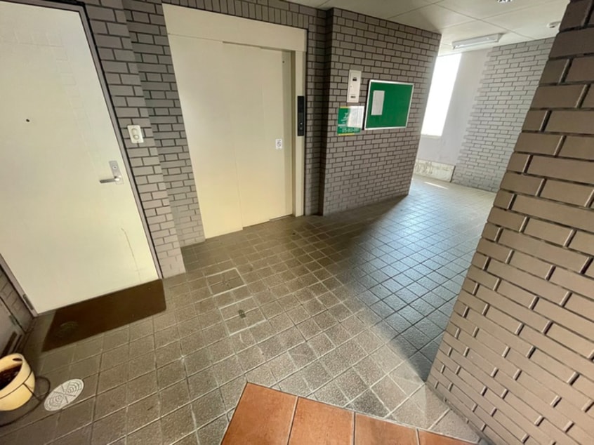 エントランス部分 レスポワ－ル