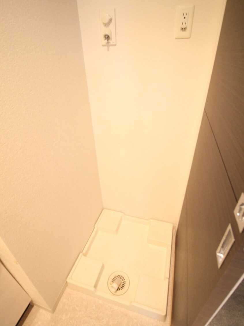 洗濯機置場 プレサンス新大阪クレスタ(610)