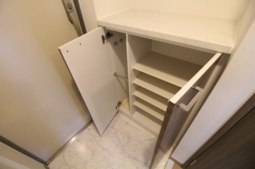 靴箱 ル・パルトネール三宮東(301)