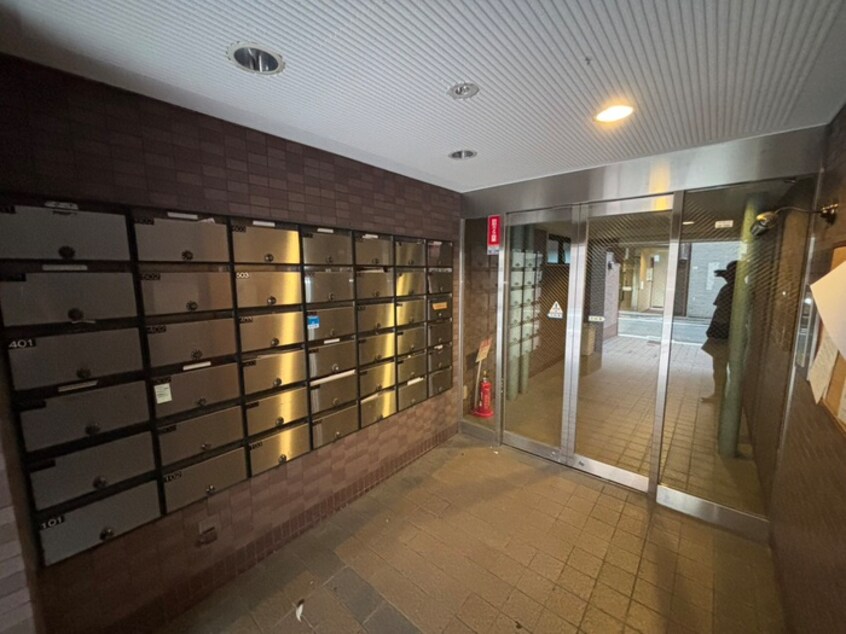 エントランス部分 ア－ル河原町