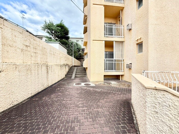 エントランス部分 シャルル香里園（４０１）