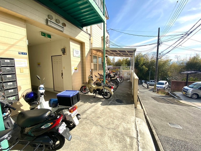 駐輪場 マザーグース