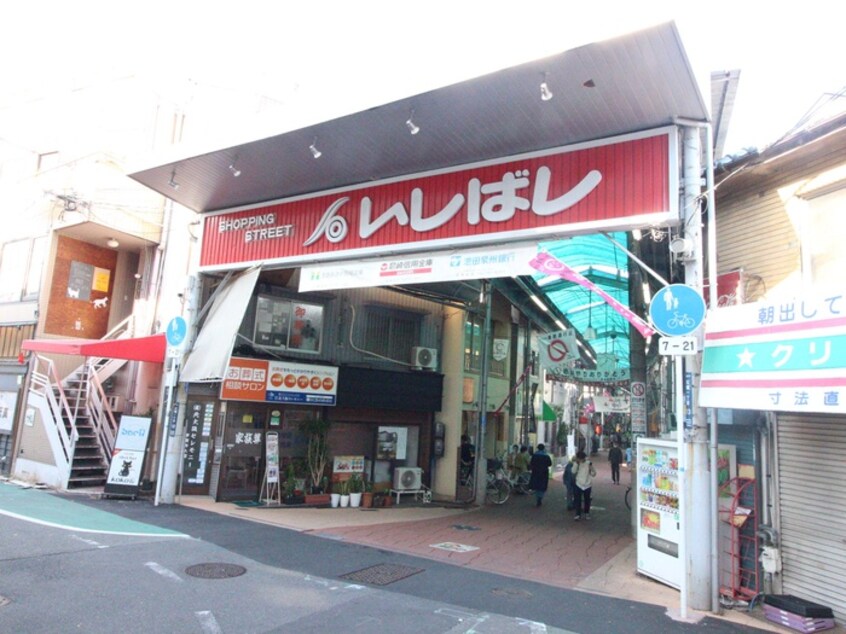 石橋商店街(その他飲食（ファミレスなど）)まで350m カーサコモドⅣ