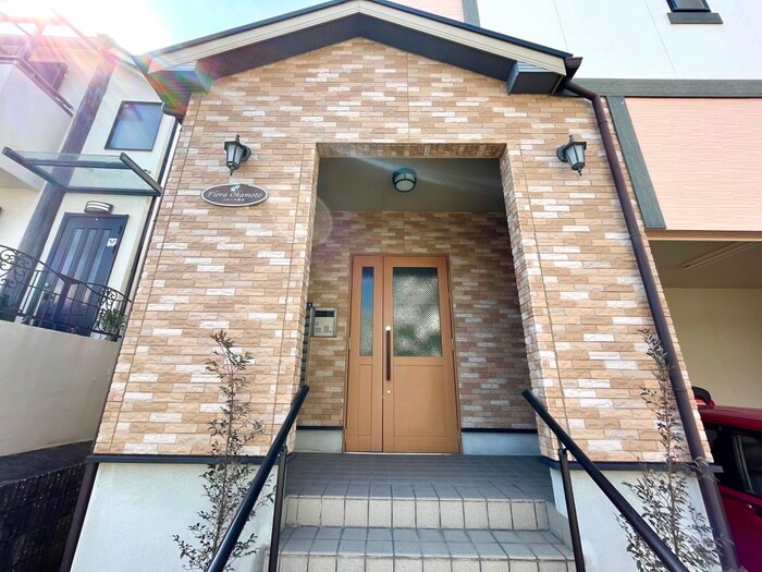 エントランス部分 フロ－ラ岡本