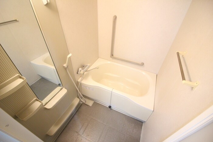 バス／シャワールーム等 フロ－ラ岡本