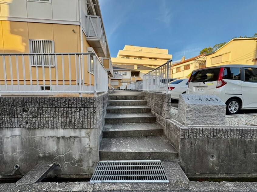 エントランス部分 ドミ－ル北舞子