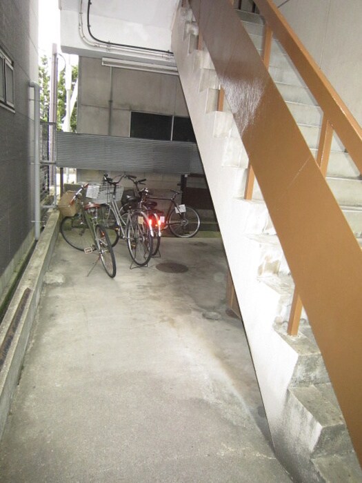 駐輪場 出町マンション