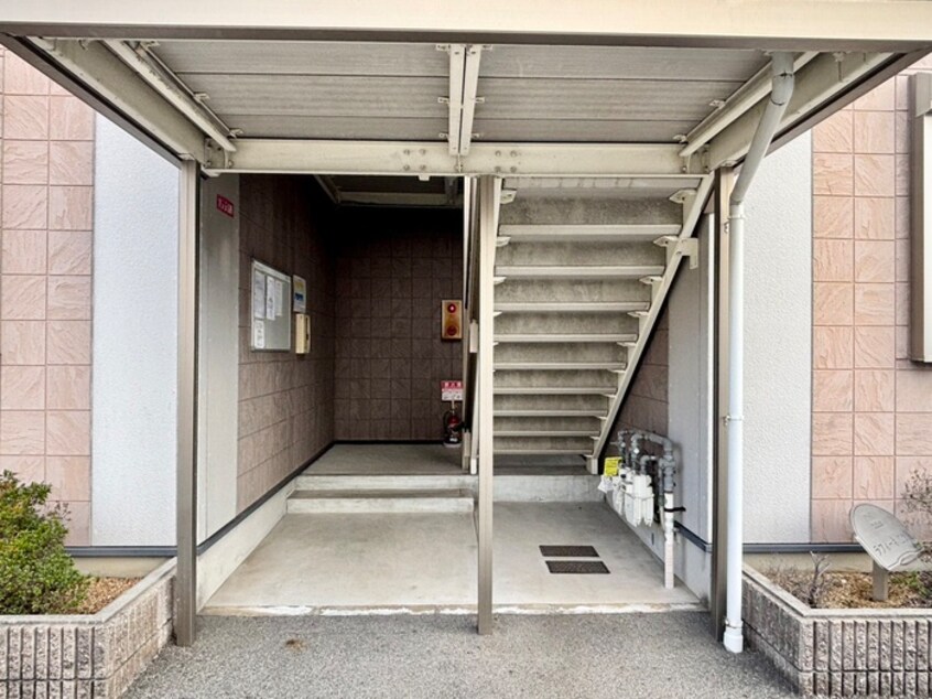 エントランス部分 ラフィ－ネ二ツ屋