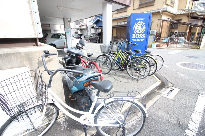 駐輪場 メゾン桃町