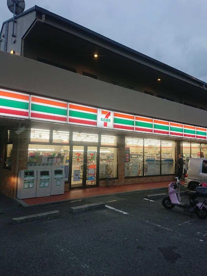 セブン-イレブン 東大阪東山町店(コンビニ)まで370m 仮)ラモーナ東山町Ⅰ