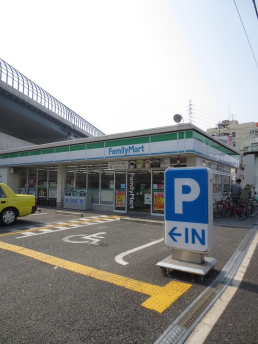 ファミリーマート 門真上馬伏店(コンビニ)まで76m ＣＡＳＡ　ＳＯＬＡＲ