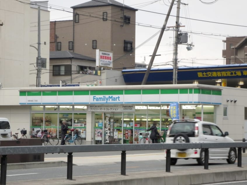 ファミリーマート京阪本通２丁目店(コンビニ)まで89m グラシアス中島