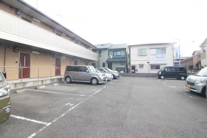 駐車場 エルメゾン長曽根