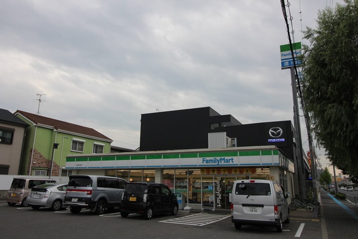 ファミリーマート(コンビニ)まで150m エルメゾン長曽根