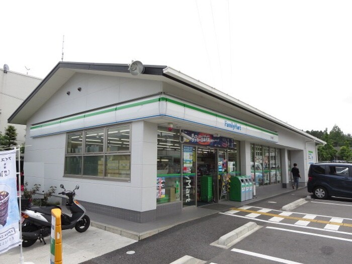 ファミリーマート宝ヶ池店(コンビニ)まで500m ラフォウヤ