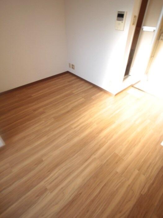 居室 コロル淡路