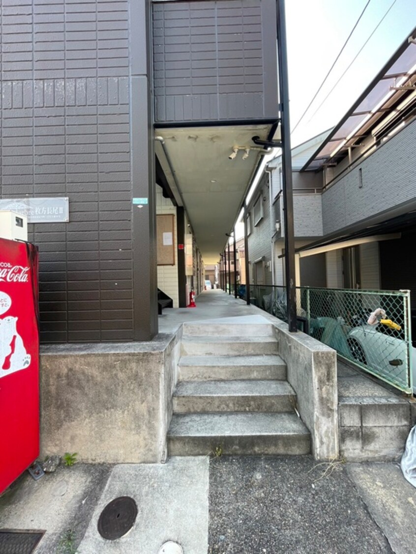 エントランス部分 ボー・アルブル枚方長尾II