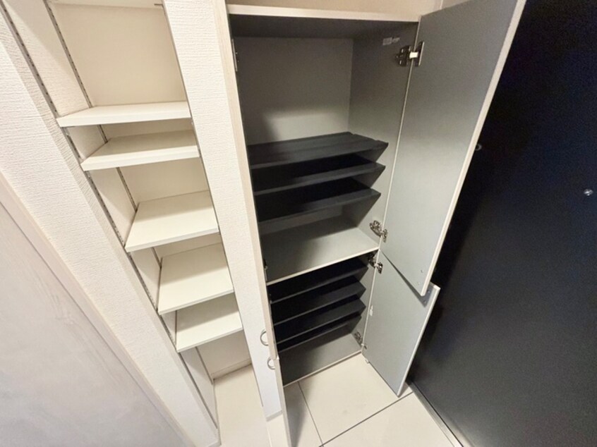 靴箱 Pエンシンビル