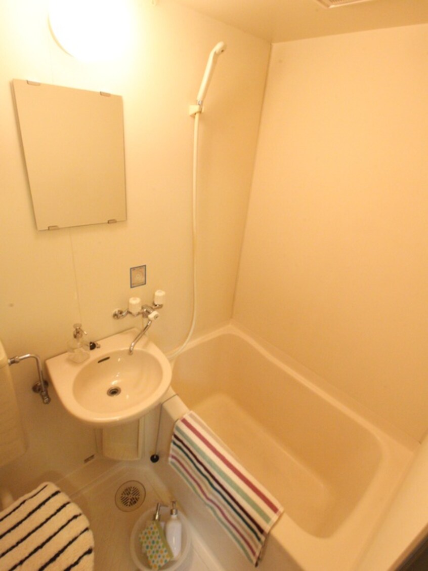 バス／シャワールーム等 ラウンドテーブル